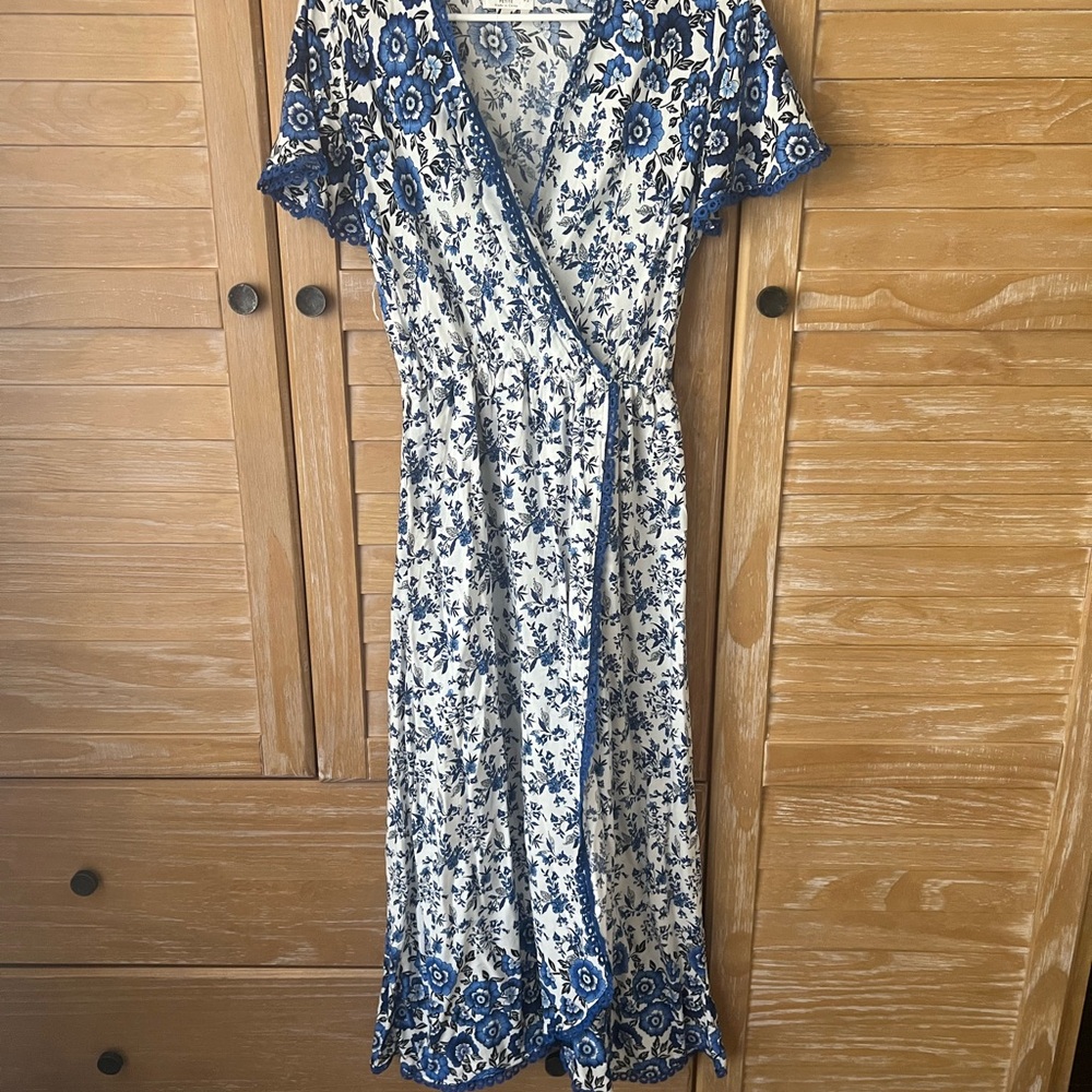Blue & White Floral Wrap Midi Dress - Women 100% Rayon